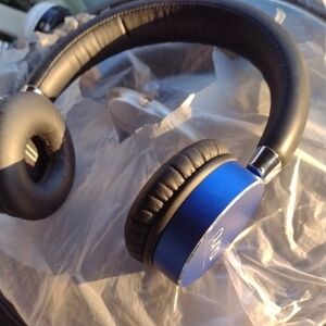 Puro BT2200 Professional Blue Wireless Headphones NWOT